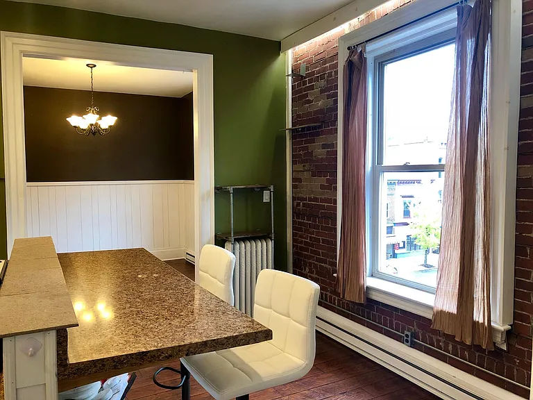 212 Main St — Photo 5