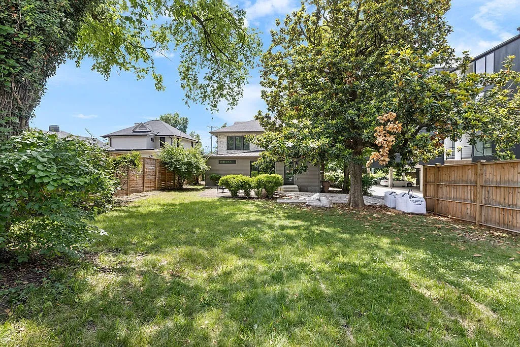 5 bed, 3.5 bath, 3613 sqft, $7,750 — Photo 3