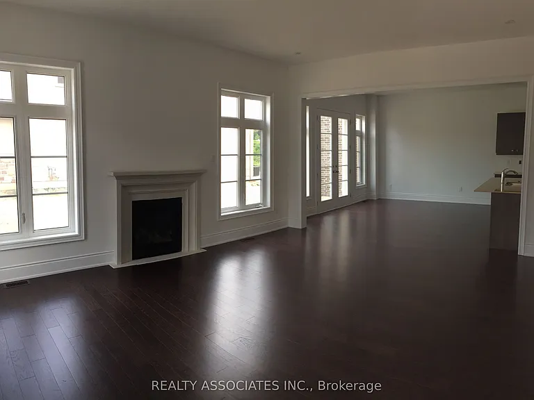 241 Stormont Trl — Photo 3
