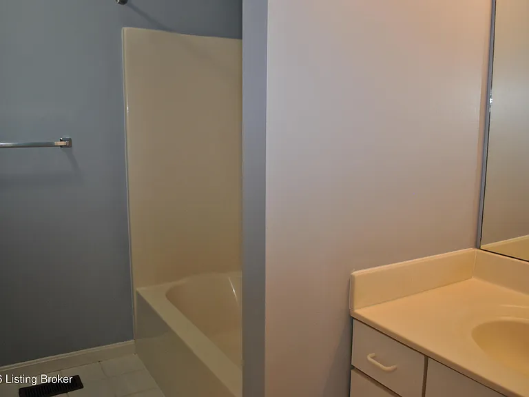 4118 Hickoryview Dr — Photo 22
