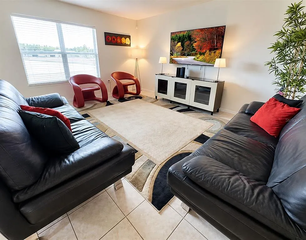 4 bed, 2.5 bath, 2244 sqft, $2,800 — Photo 3