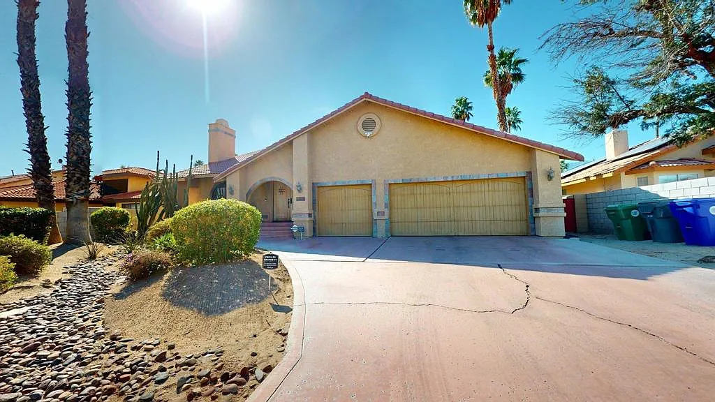 4 bed, 2.5 bath, 2641 sqft, $4,000 — Photo 1