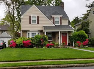 51 Murdock Rd, Lynbrook, NY 11563