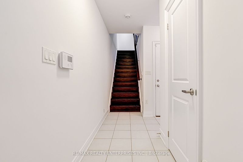 Oakville Townhouse for rent - 3 Bedrooms — photo 2