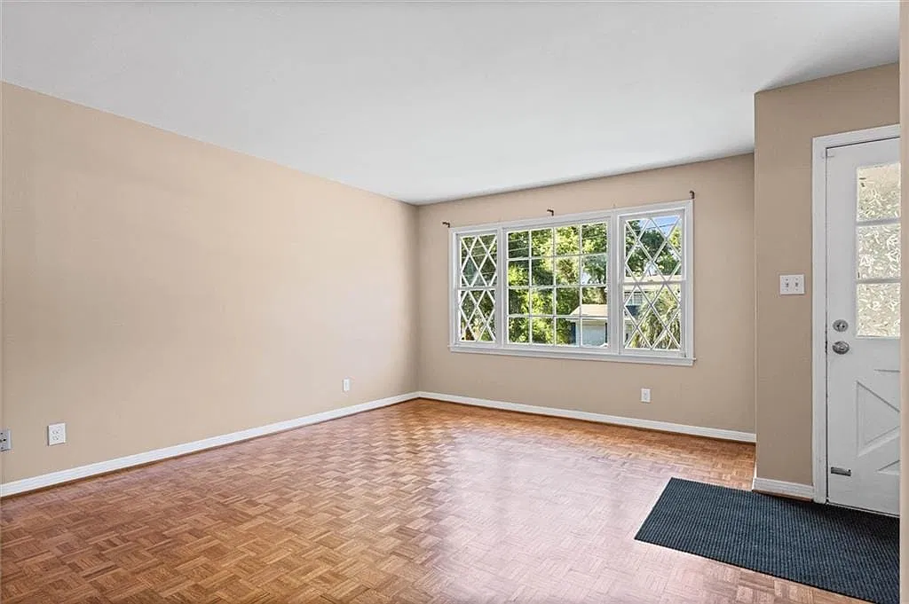 3 bed, 2.0 bath, 1390 sqft, $1,495 — Photo 2