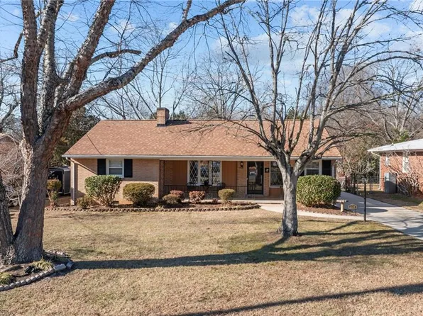 1518 Sherwood Dr, Burlington, NC 27215