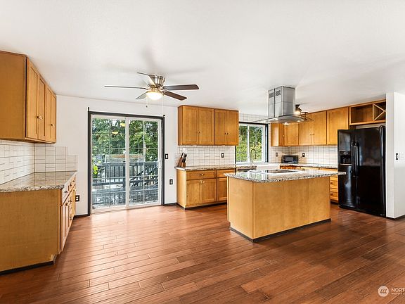 4th image of 21624 50th Avenue E