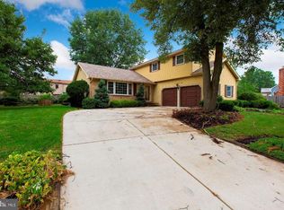 878 Berkeley Pl, Mount Laurel, NJ 08054