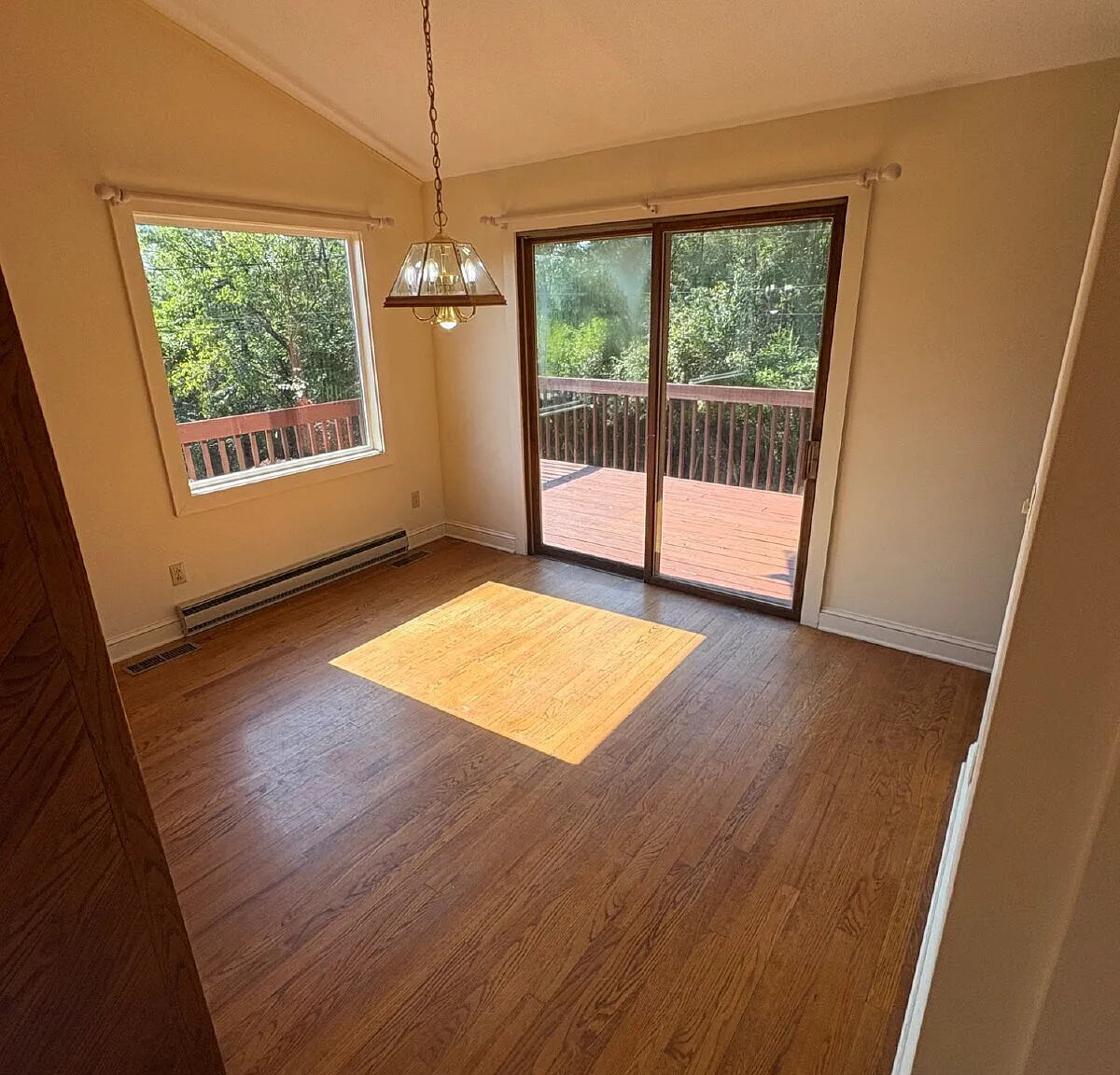 "Charming 3-Bedroom Haven with 2 Full Baths & 1900 Sq Ft of Space in Harrisonburg!" — Photo 4