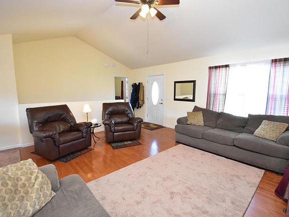 2nd image of 4055 Newcastle Ln