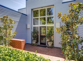 2946 SW Canterbury Ln, Portland, OR 97205