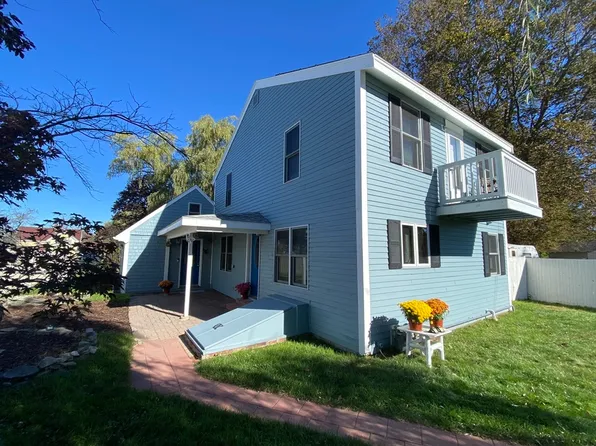 1 Warren Ave, Salisbury, MA 01952