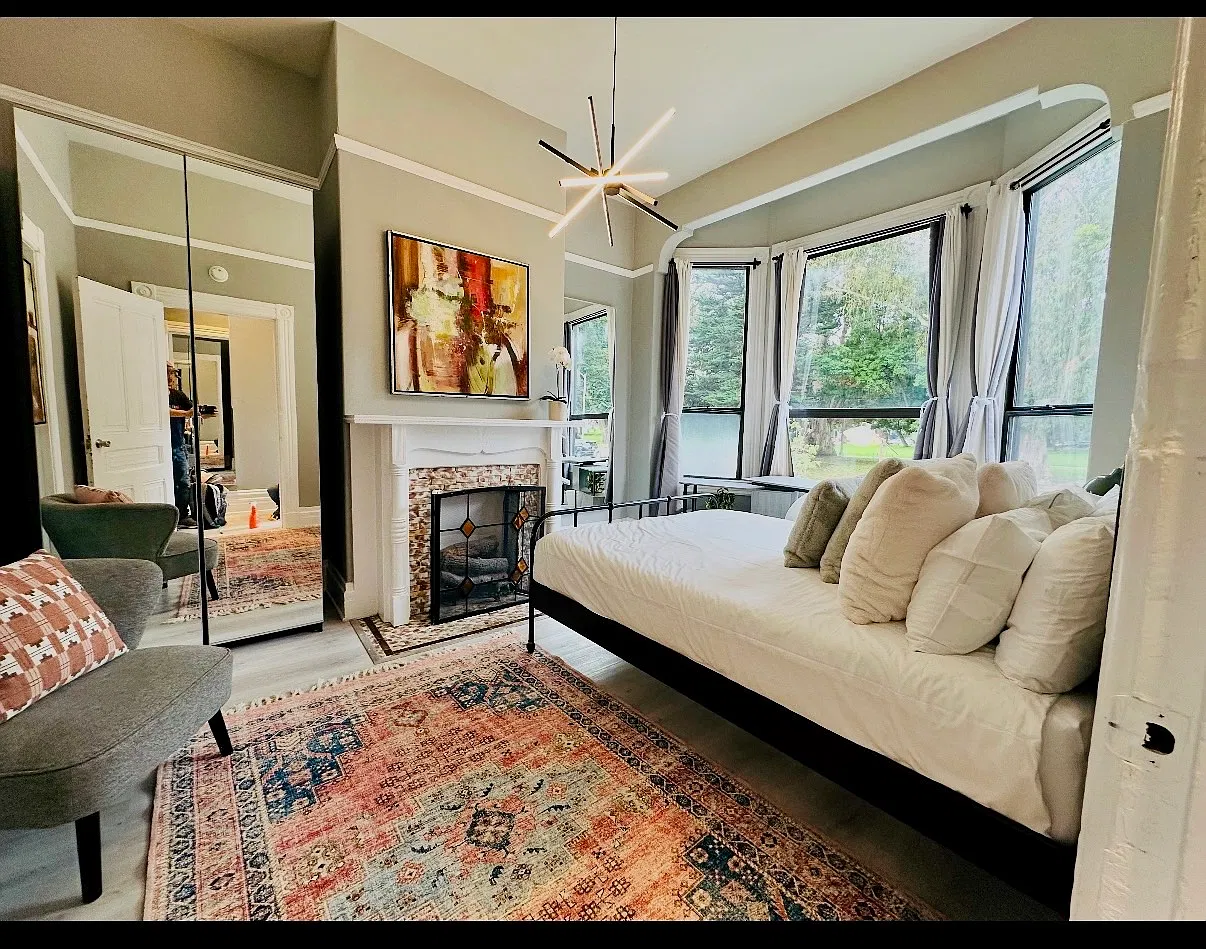 4 bed, 1800 sqft, $10,995 — Photo 1