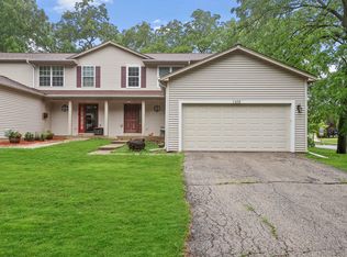 1203 Oak Ridge Dr, Streamwood, IL 60107