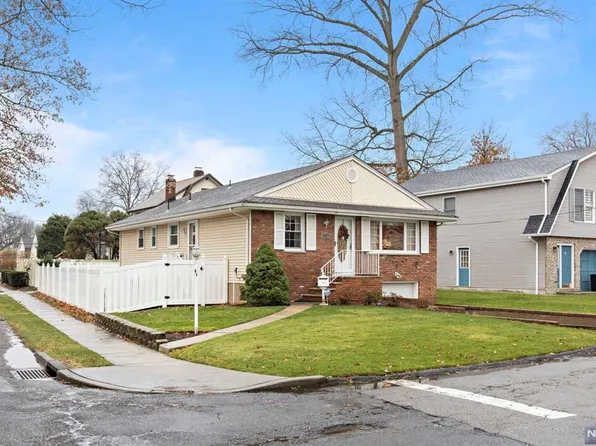 61 Wyandotte Ave, Dumont, NJ 07628