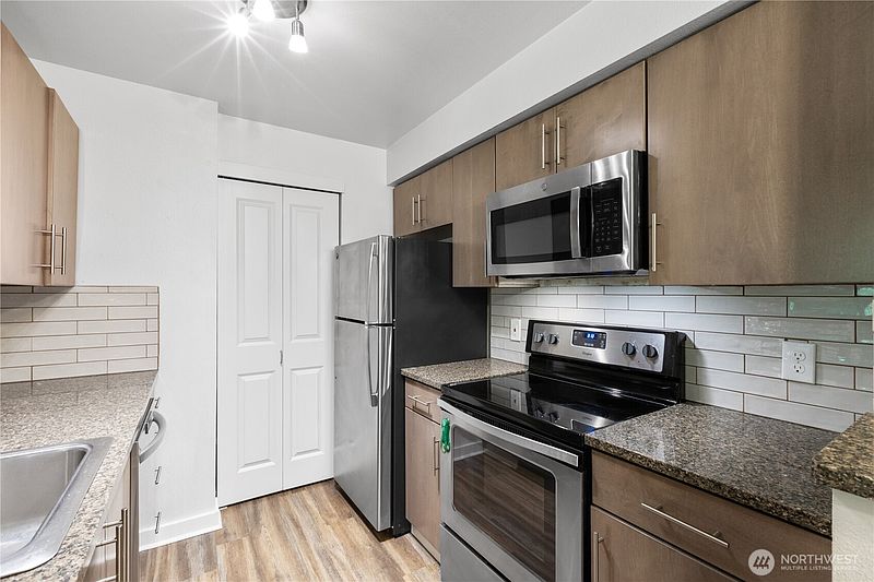 3rd image of 12303 Harbour Pointe Boulevard #Y306