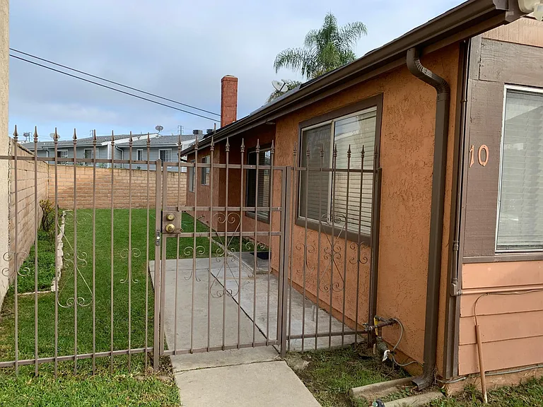 10 Pine Ct — Photo 2