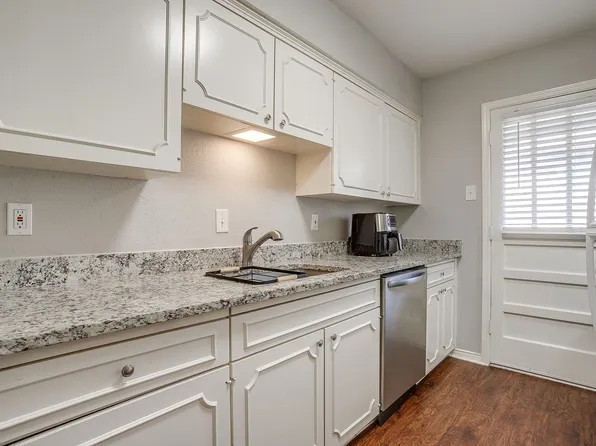 7929 Royal Ln APT 206, Dallas, TX 75230