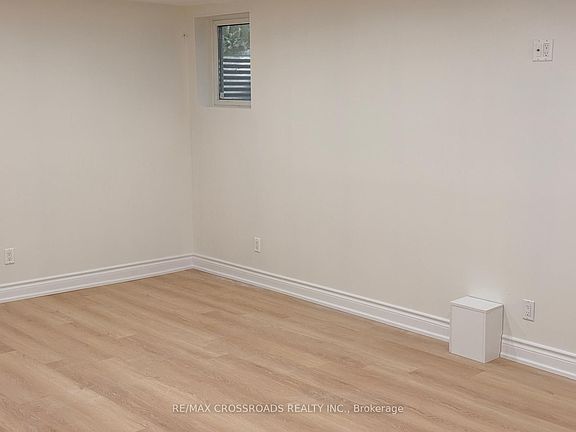 4th image of 88 Ravenscroft Rd #Basement