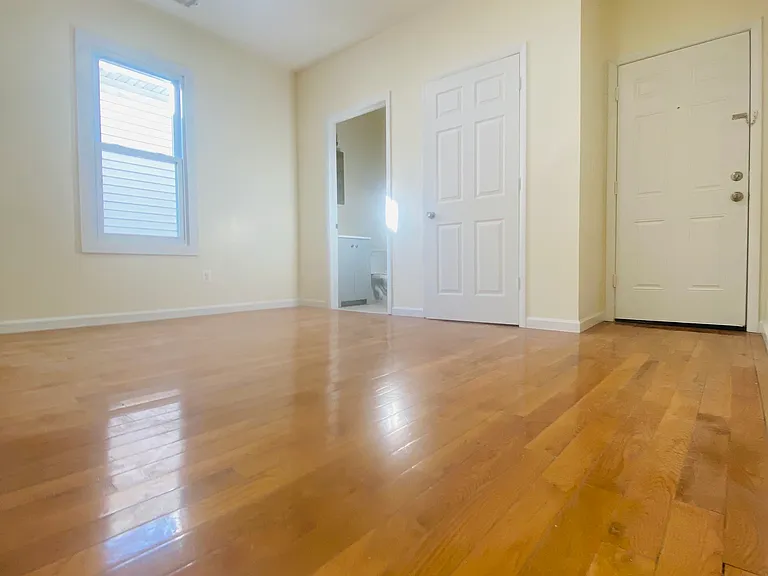 265-267 S 8th St #3 — Photo 7