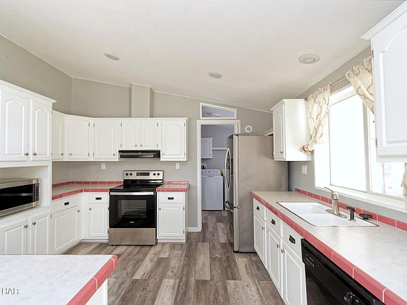 5th image of 49603 Rainbow Ave