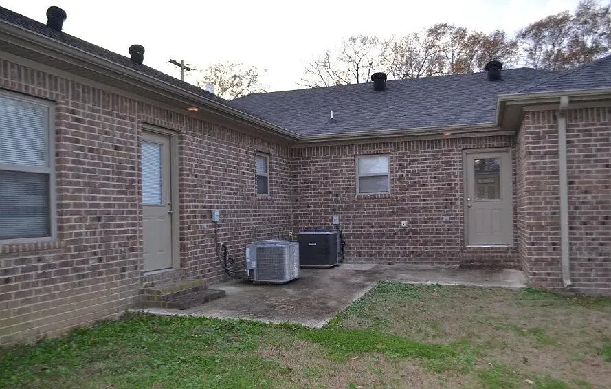 2 bed, 1.0 bath, $1,250 — Photo 4