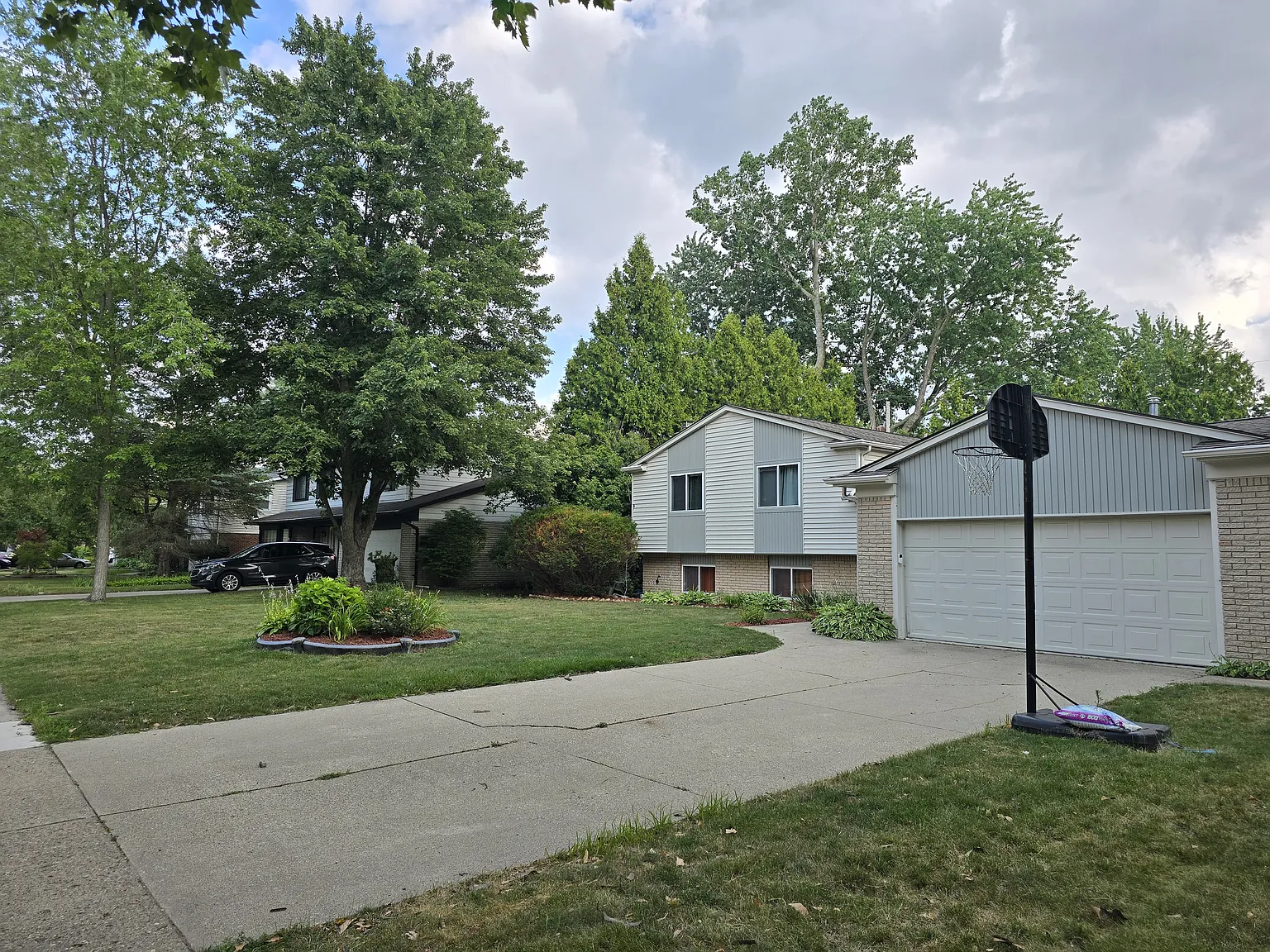 4 bed, 2995 sqft, $3,300 — Photo 2