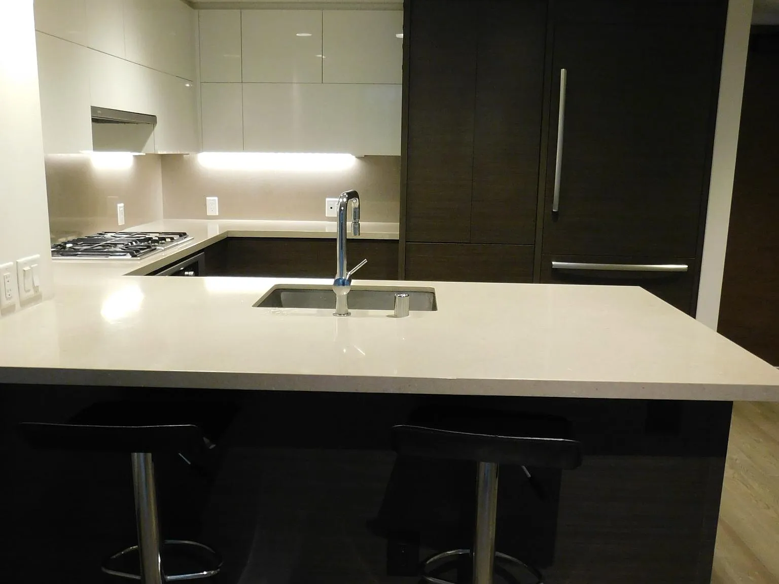 1 bed, 882 sqft, $2,975 — Photo 2