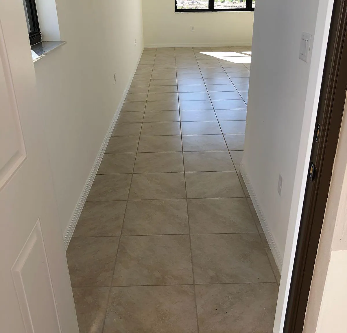 3 bed, 2.5 bath, 2529 sqft, $2,400 — Photo 2