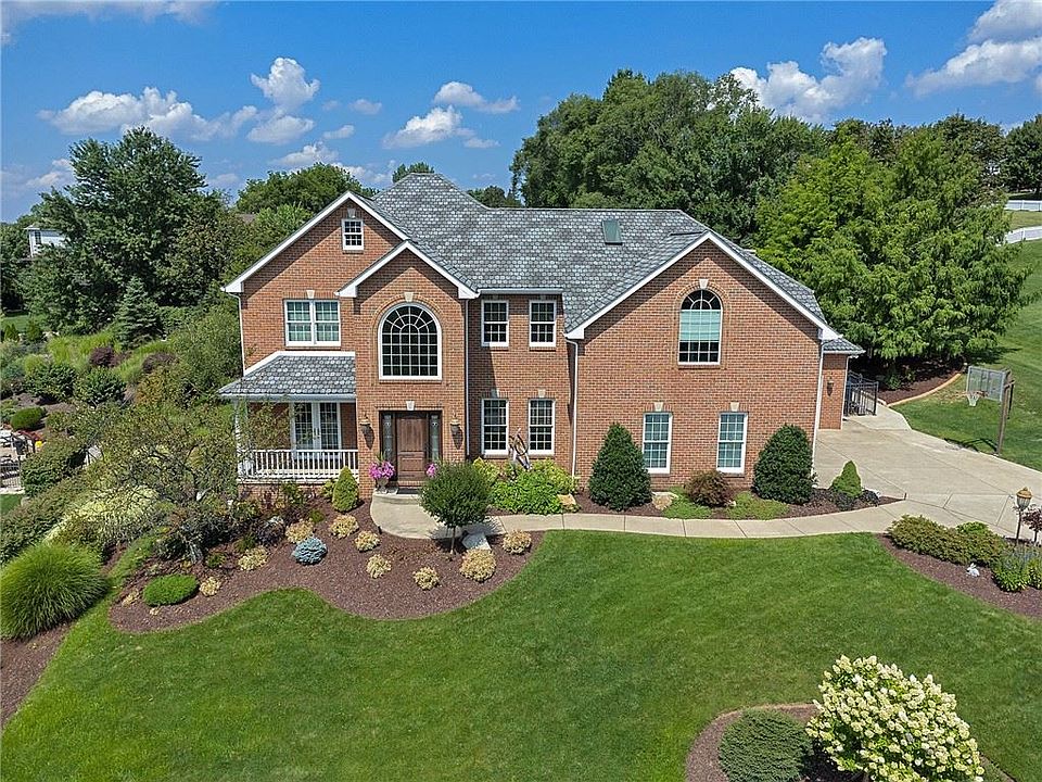 1st image of 8 Ben Franklin Dr