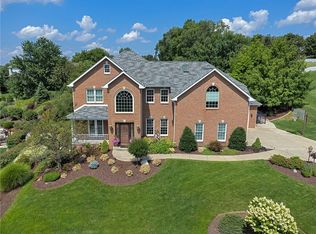 8 Ben Franklin Dr, Irwin, PA 15642