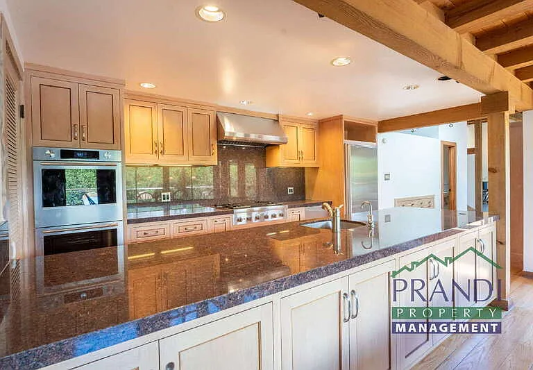 377 Summit Ave — Photo 15