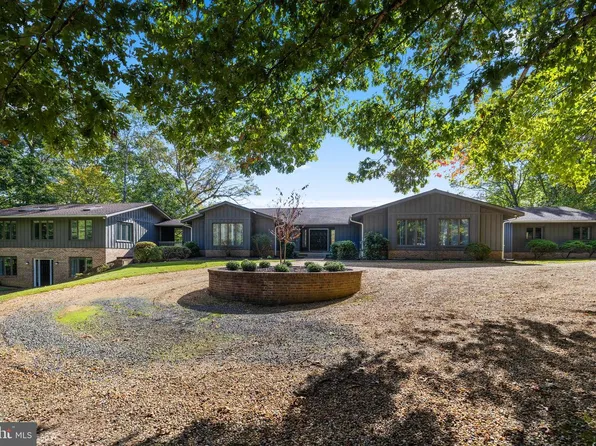 20 Cessna Ln, Fredericksburg, VA 22405