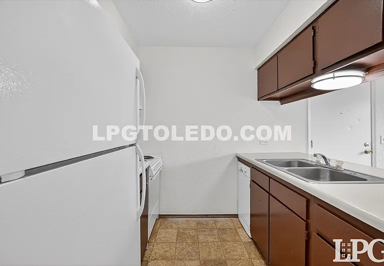 1230 Bedford Woods Dr #8 — Photo 10