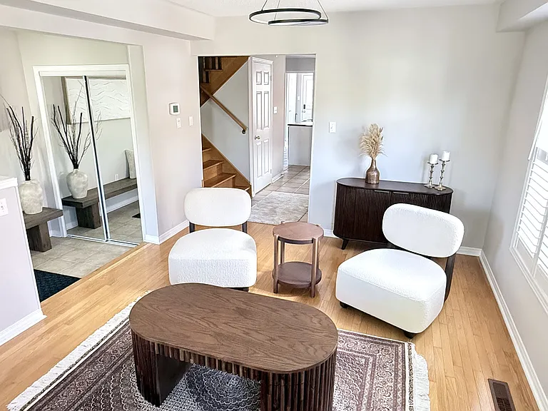 69 Selkirk Dr — Photo 4