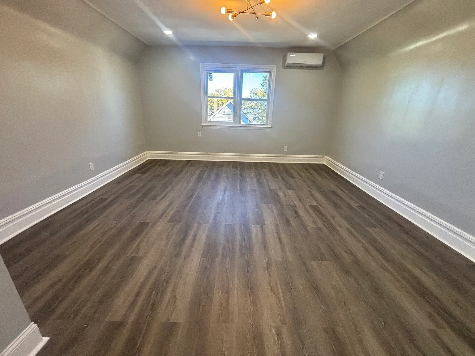 3 bed, 1250 sqft, $2,950 — Photo 3