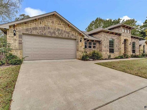3rd image of 208 Pinewood Dr