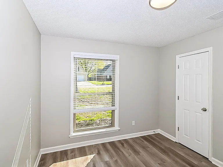9898 Sequoia Ln — Photo 11