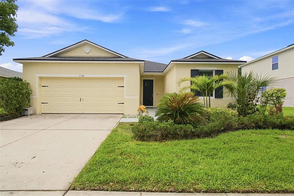 3 bed, 2.0 bath, 2024 sqft, $2,550 — Photo 1