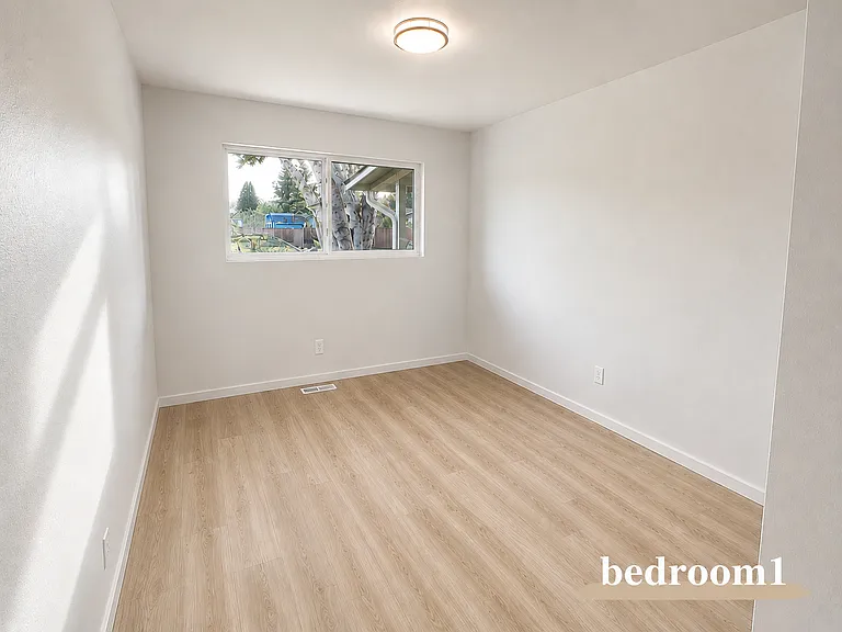 1008 Anacortes Ave NE — Photo 5