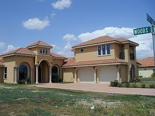 3rd image of 2605 Woods Dr N