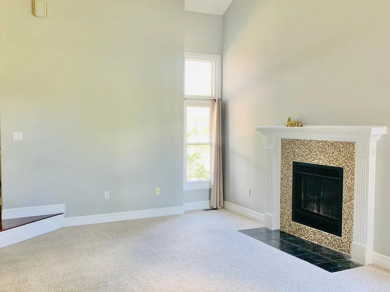 913 SE Rene St — Photo 6