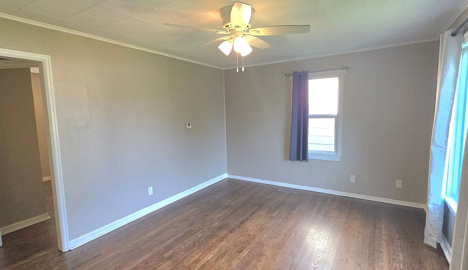 Remodeled 2 Bedroom, 2 Living Areas! $925 — Photo 4