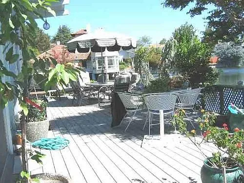 608 Grand St photo 1