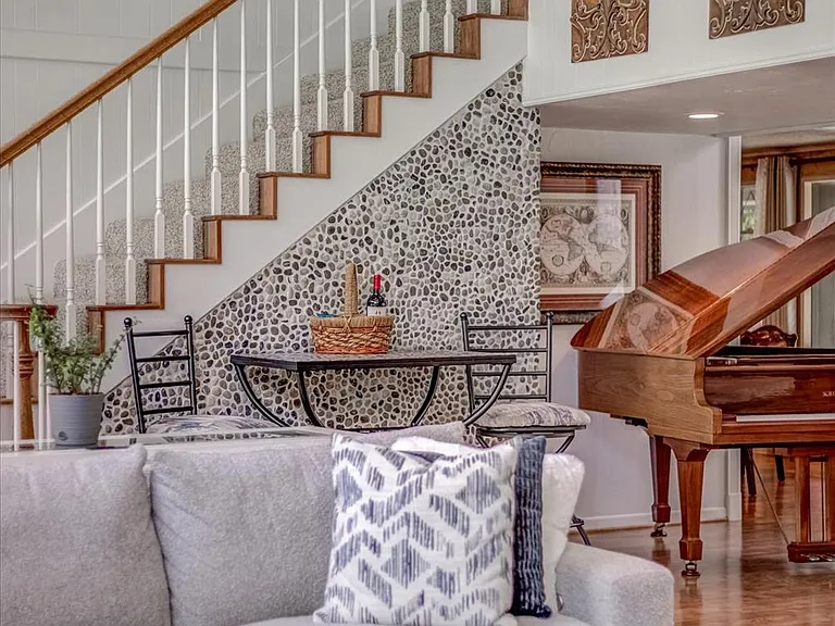22 Winged Foot Dr — Photo 8