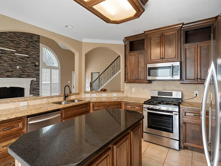 2438 Ripplewood Dr — Photo 9