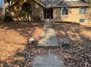 751 W Sherwood Dr, Springfield, MO 65810