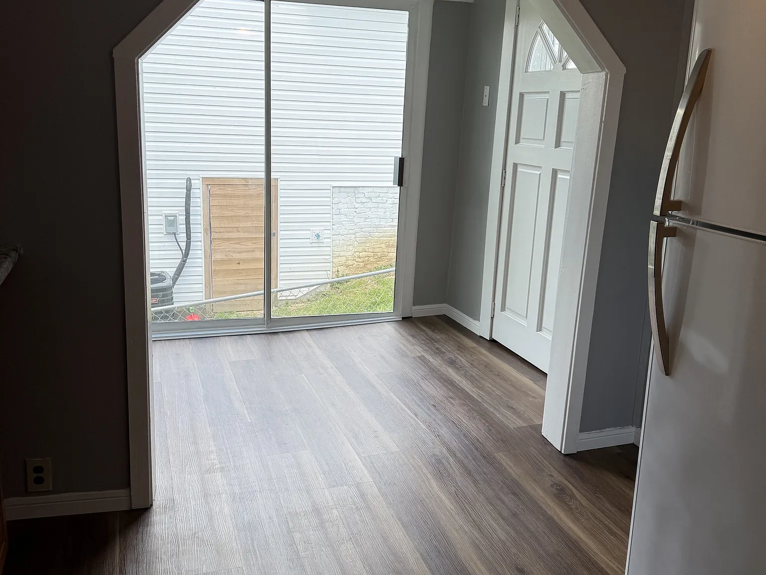 6009 Eleanor - 1 — Photo 2