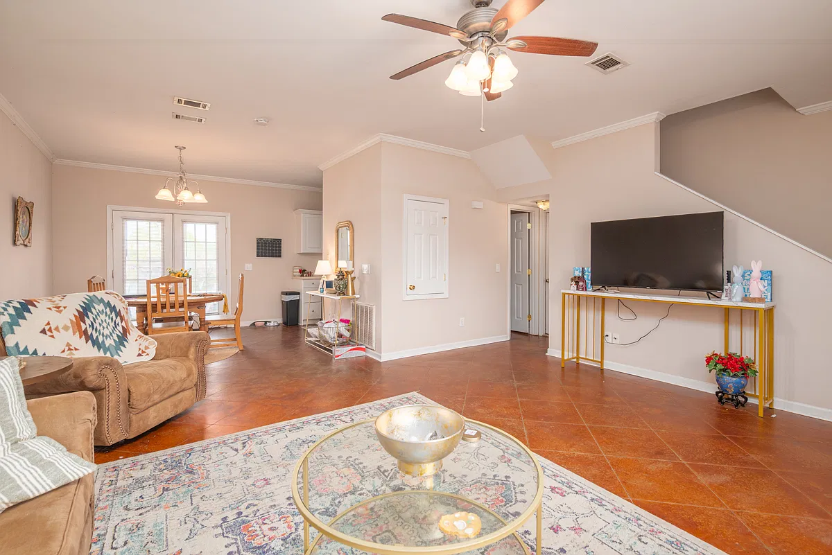 3 bed, 2.5 bath, $1,800 — Photo 4