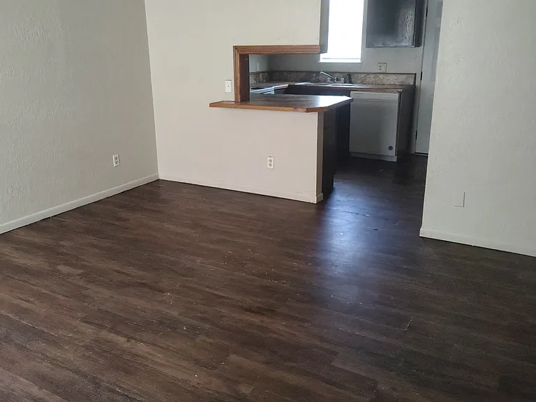 1403 Becky Ct — Photo 2